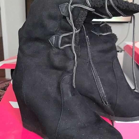 Boots - Picture 2 of 3